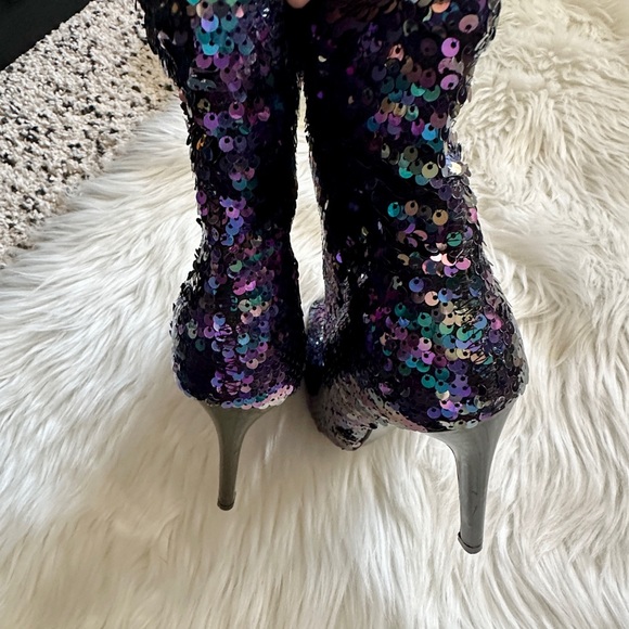❤️ Gorgeous Sequin Boots - Picture 5 of 11